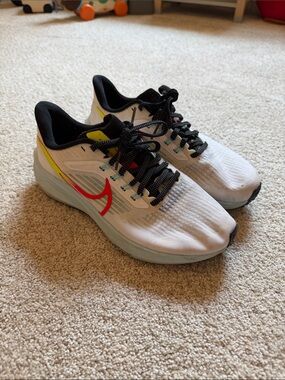 Nike Women’s Air Zoom Pegasus 39 'White Crimson Volt'